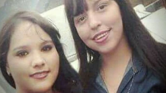 Dos adolescentes mueren decapitadas tras hacerse un selfie con una avioneta Dos adolescentes mueren decapitadas tras hacerse un selfie con una avioneta