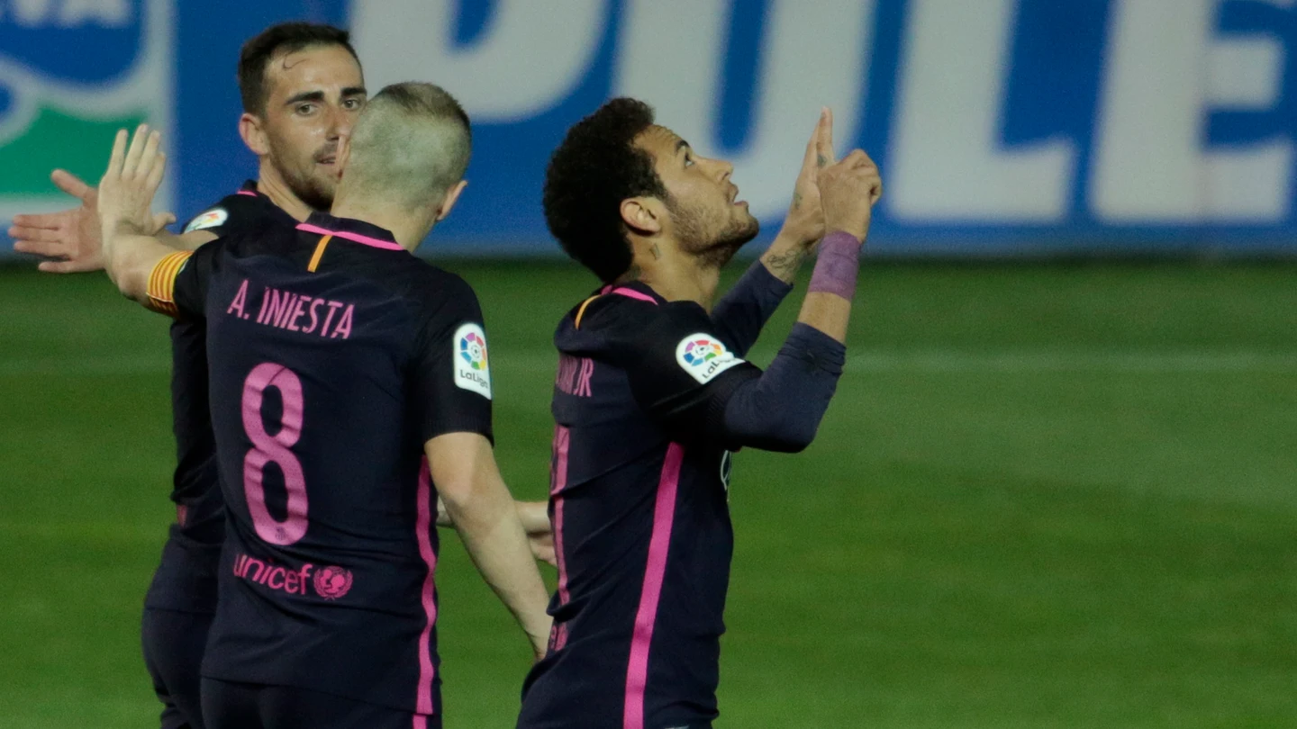 Neymar festeja su tanto número 100 con la camiseta del Barcelona Neymar festeja su tanto número 100 con la camiseta del Barcelona