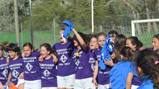 Las chicas del AEM de Lleida, celebrando su gesta Las chicas del AEM de Lleida, celebrando su gesta