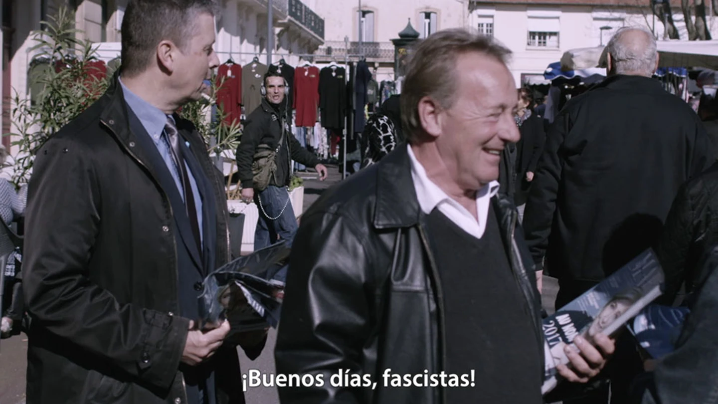 Simpatizantes de Le Pen en un mercado de Francia Simpatizantes de Le Pen en un mercado de Francia