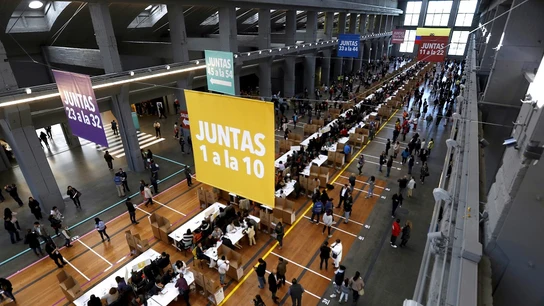 Ciudadanos ecuatorianos residentes en España votan en el centro habilitado en Madrid Ciudadanos ecuatorianos residentes en España votan en el centro habilitado en Madrid