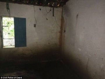 Habitación en la que estaba encerrada la joven Habitación en la que estaba encerrada la joven
