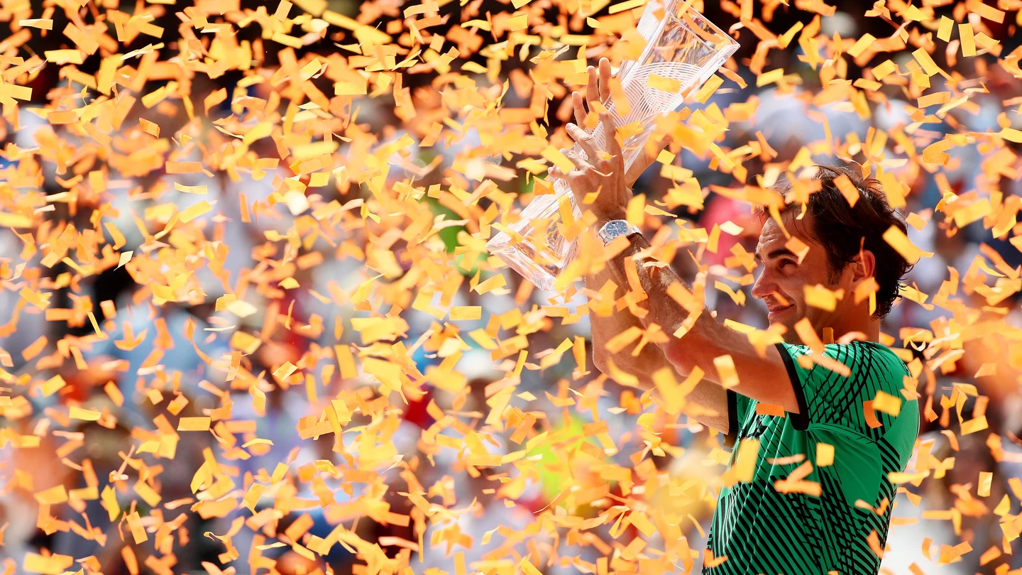 Roger Federer levanta el trofeo de campeón del Masters 1.000 de Miami Roger Federer levanta el trofeo de campeón del Masters 1.000 de Miami
