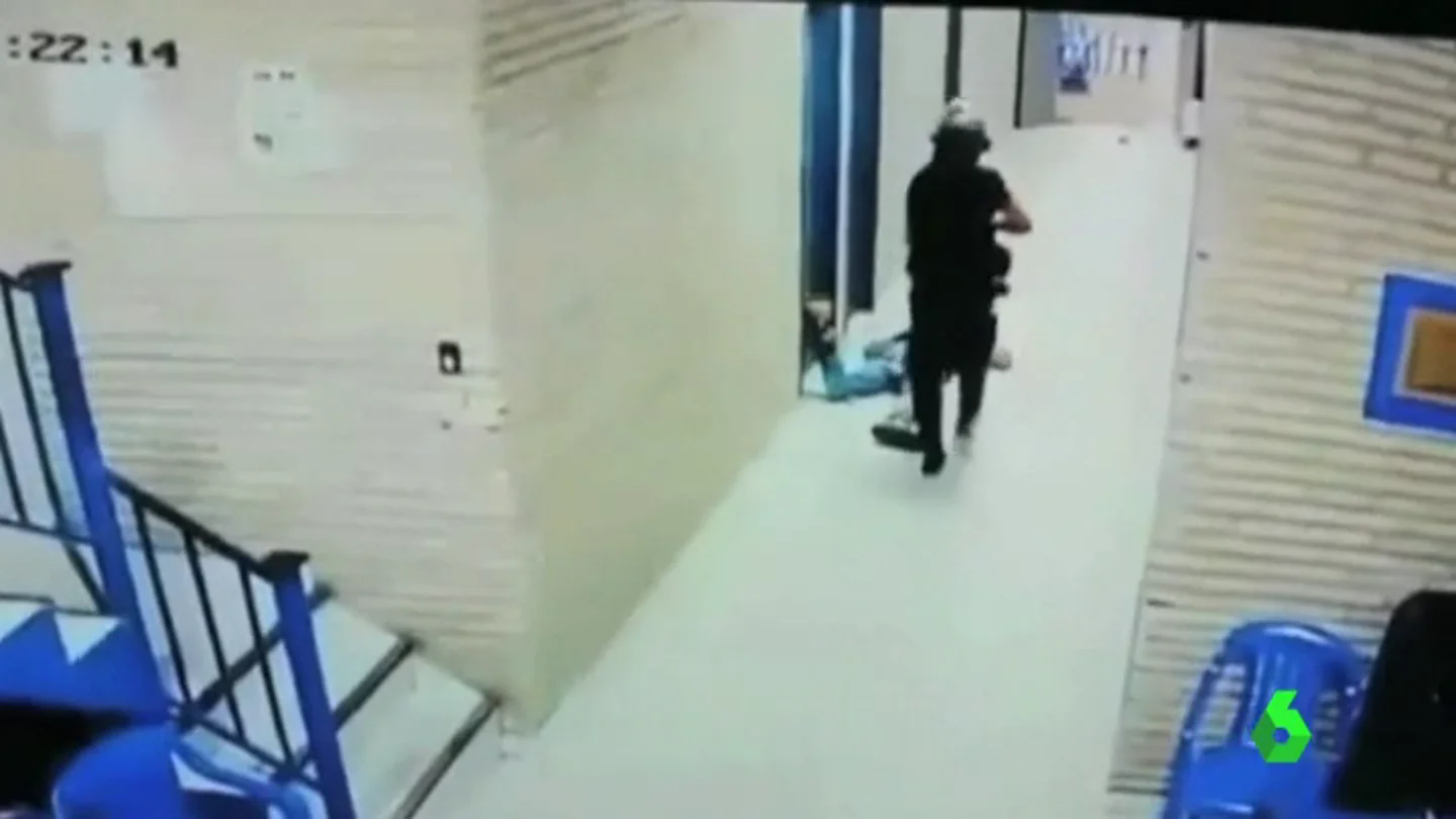 Frame 10.080562 de: Nuevas imágenes muestran la frialdad de la policía en los disturbios en Paraguay Frame 10.080562 de: Nuevas imágenes muestran la frialdad de la policía en los disturbios en Paraguay