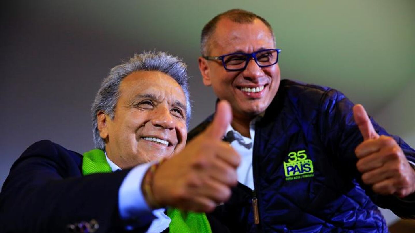 El candidato oficialista, Len&iacute;n Moreno, junto al vicepresidente ecuatoriano, Jorge Glas