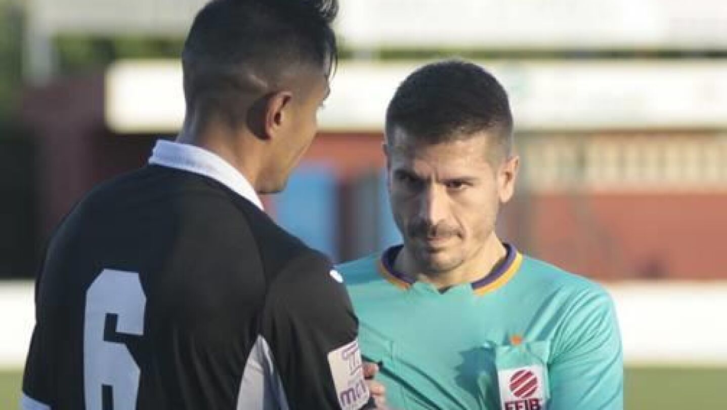 El &aacute;rbitro Carlos Lara Ortega