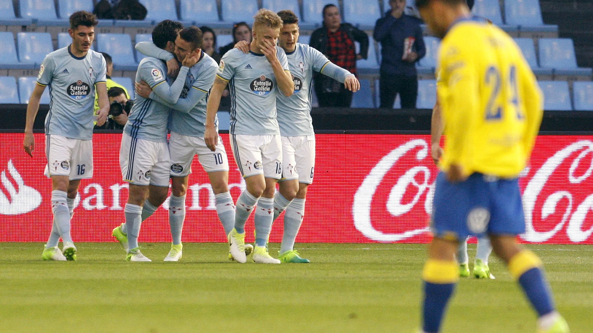 Los jugadores del Celta de Vigo celebran un gol