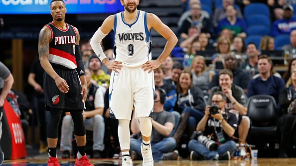 Ricky Rubio sonríe tras una jugada ante Portland