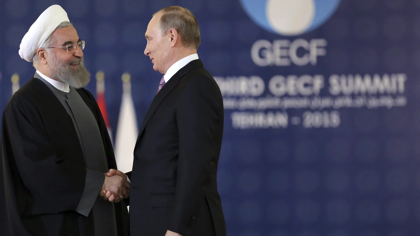 El presidente iraní, Hasán Rohaní (izq), junto a su homólogo ruso, Vladímir Putin El presidente iraní, Hasán Rohaní (izq), junto a su homólogo ruso, Vladímir Putin