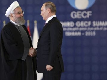 El presidente iraní, Hasán Rohaní (izq), junto a su homólogo ruso, Vladímir Putin El presidente iraní, Hasán Rohaní (izq), junto a su homólogo ruso, Vladímir Putin