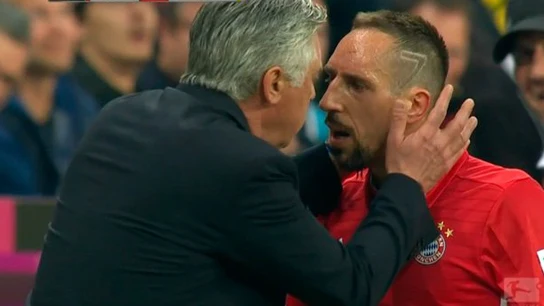 Ancelotti calma a Ribéry tras su enfado por el cambio Ancelotti calma a Ribéry tras su enfado por el cambio