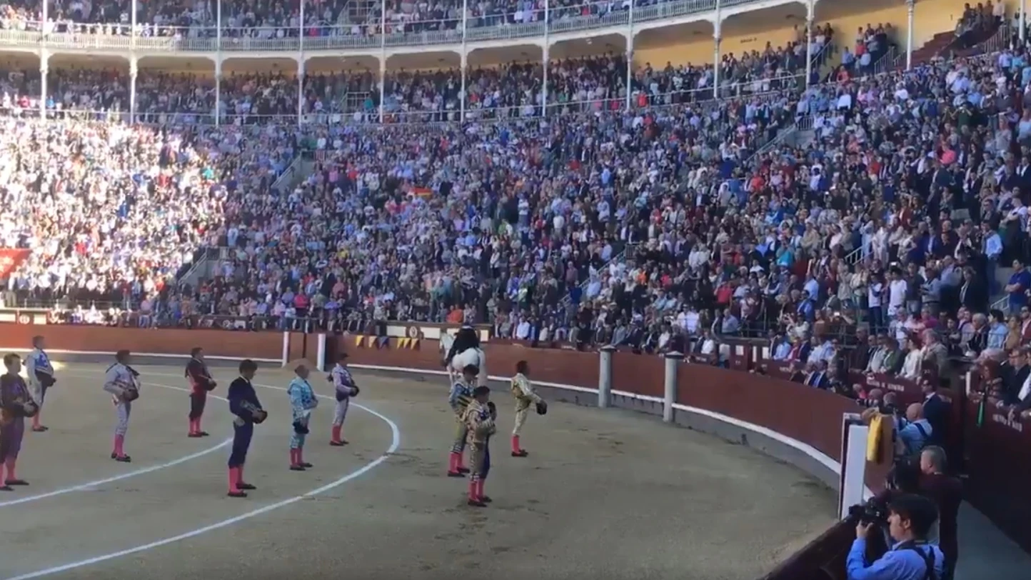 Minuto de silencio en las Ventas