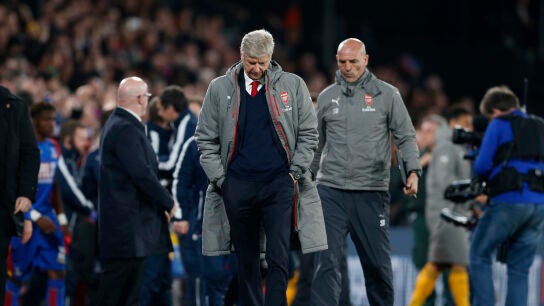 Wenger, cabizbajo tras la humillante derrota ante el Crystal Palace