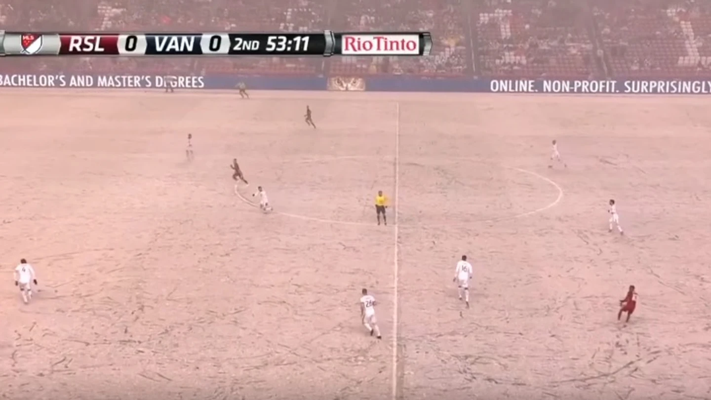 Campo nevado en un partido de la MLS Campo nevado en un partido de la MLS