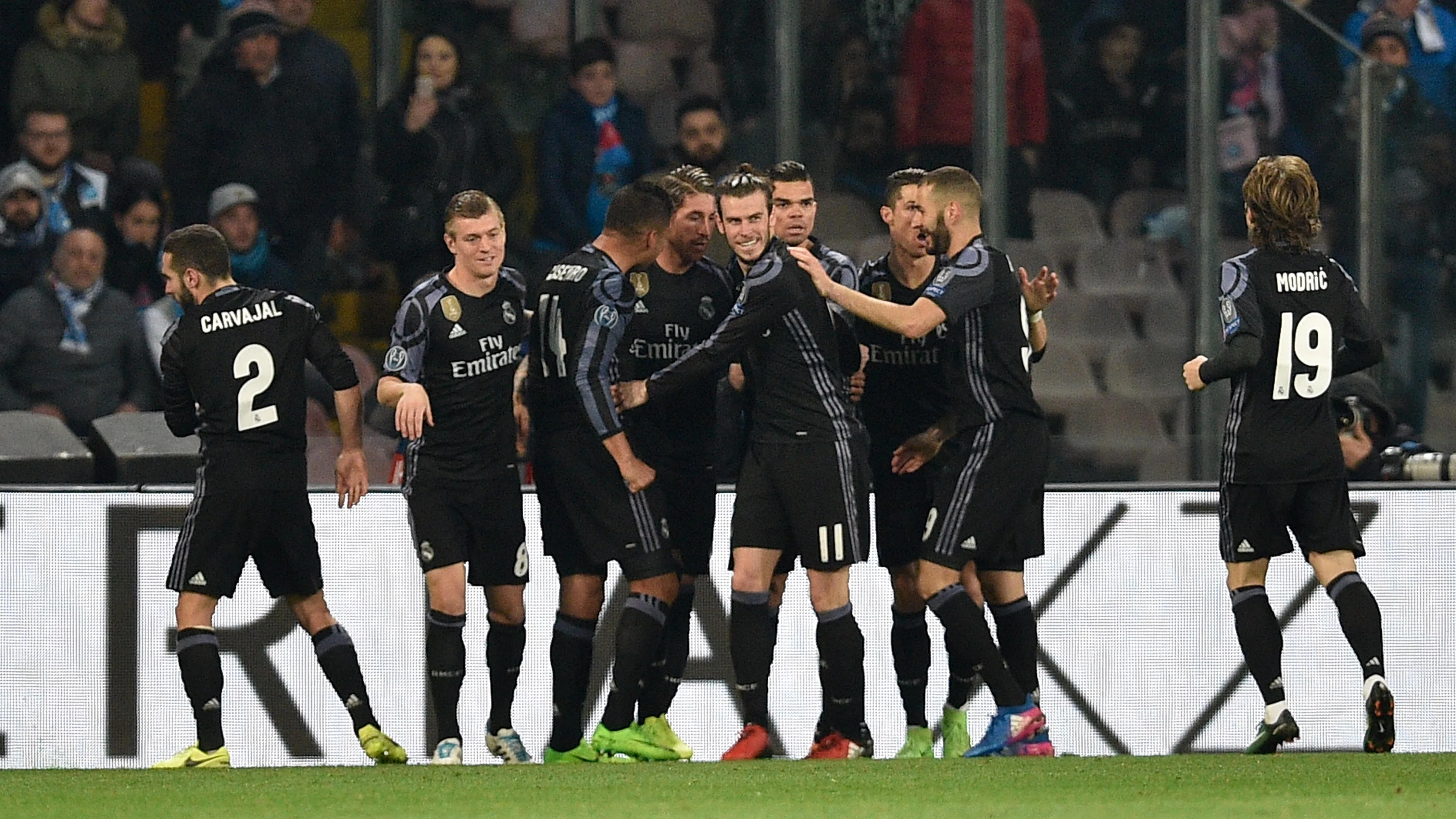 Los jugadores del Real Madrid celebrando un gol Los jugadores del Real Madrid celebrando un gol