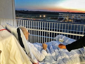 Un cigarro y una copa de vino, el último deseo de Carsten Flemming antes de morir Un cigarro y una copa de vino, el último deseo de Carsten Flemming antes de morir