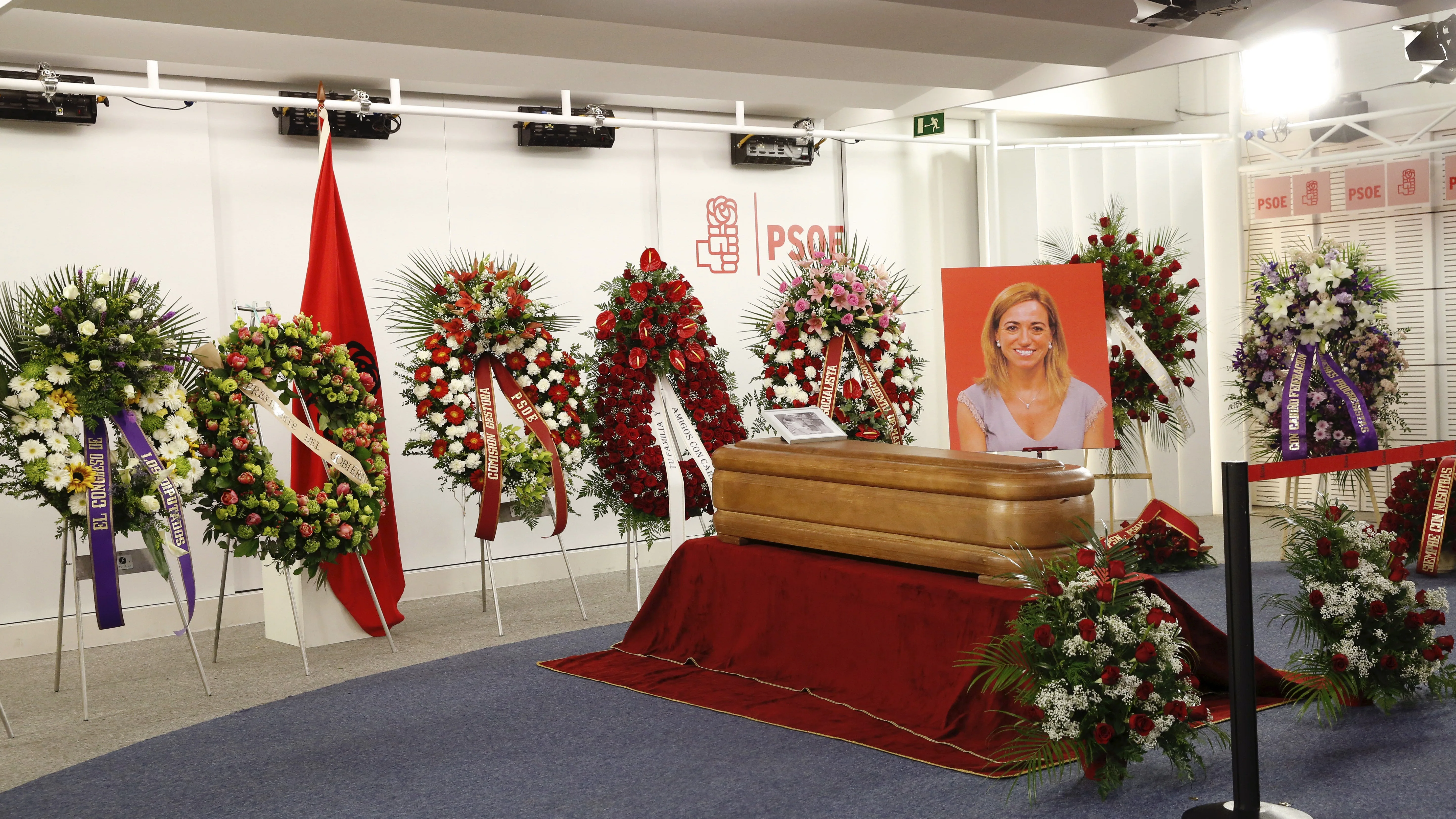 Capilla ardiente de Carme Chacón instalada en la sede del PSOE, en Ferraz