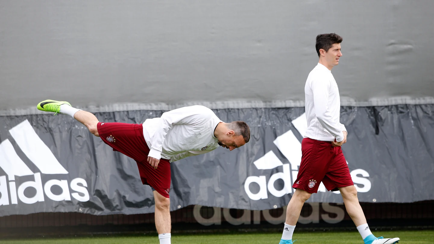 Lewandowski junto a Ribery en el entrenamiento del Bayern Lewandowski junto a Ribery en el entrenamiento del Bayern