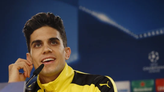 Marc Bartra hablando en rueda de prensa Marc Bartra hablando en rueda de prensa