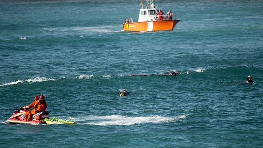 Imagen de archivo. Equipos de emergencia en la playa de A Coruña Equipos de emergencia en la playa de A Coruña