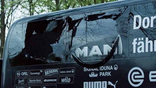 As&iacute; qued&oacute; la luna del autob&uacute;s del Dortmund