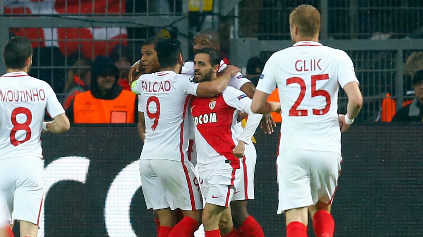 Mbappe y Falcao, abrazados en el choque ante el Dortmund Mbappe y Falcao, abrazados en el choque ante el Dortmund