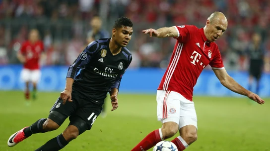Casemiro persigue a Robben Casemiro persigue a Robben