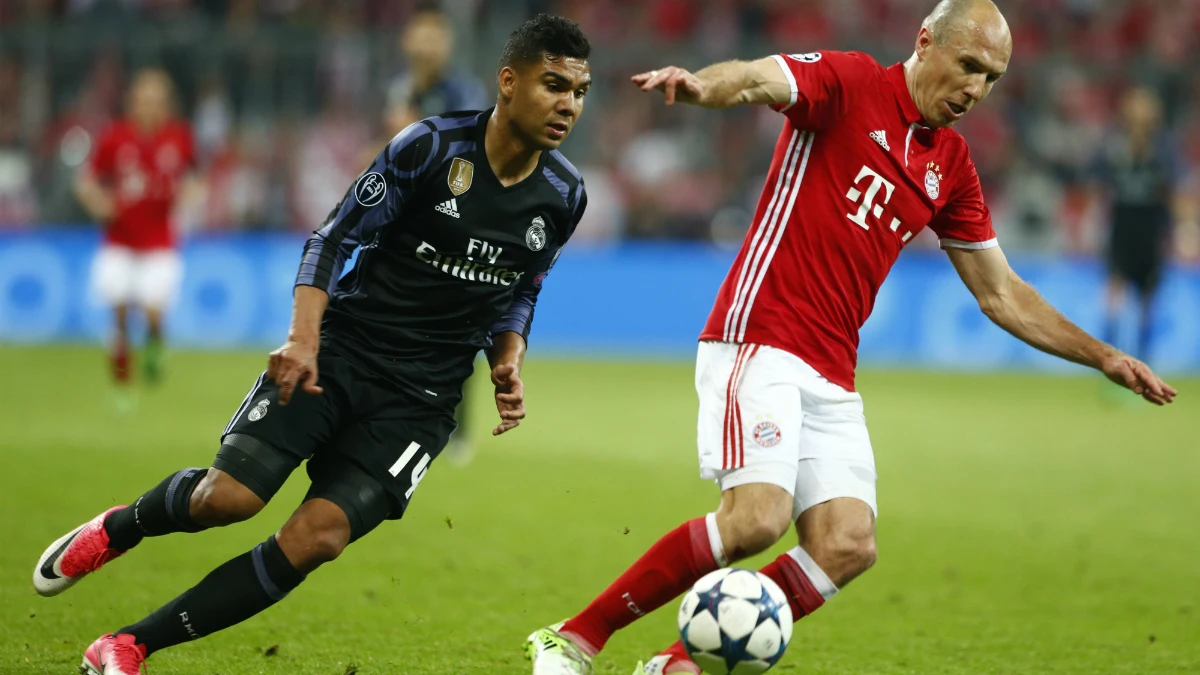 Casemiro persigue a Robben Casemiro persigue a Robben
