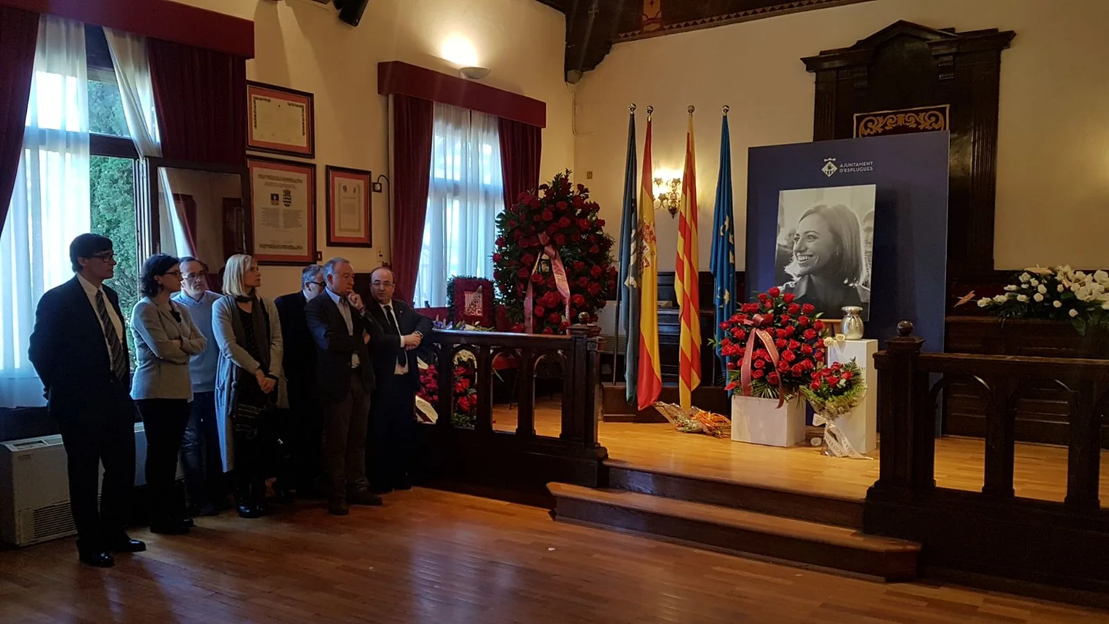 Salón de plenos del Ayuntamiento de Esplugues de Llobregat donde se despide a Carme Chacón Salón de plenos del Ayuntamiento de Esplugues de Llobregat donde se despide a Carme Chacón