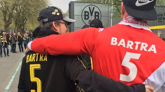 La afición del Dortmund y del Mónaco, unidas por Marc Bartra La afición del Dortmund y del Mónaco, unidas por Marc Bartra