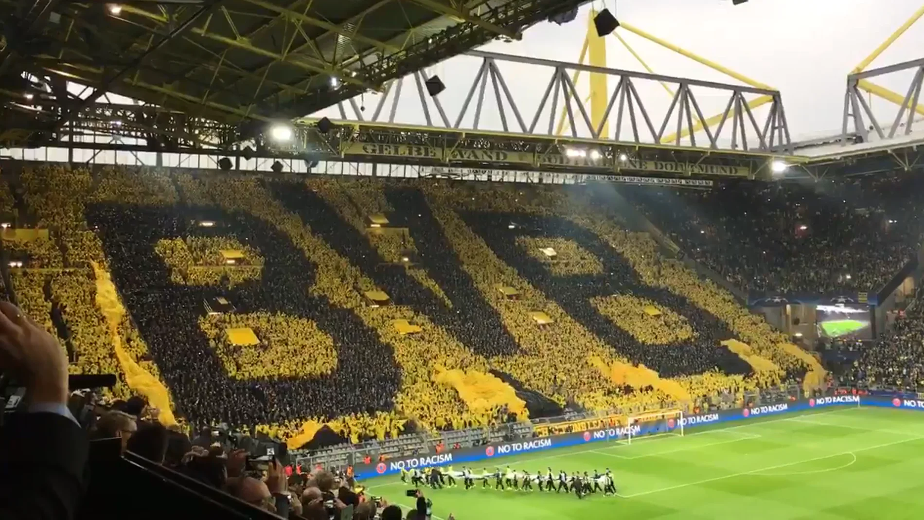 Mosaico de los hinchas del Dortmund