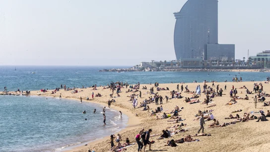 La playa de la Mar Bella, en Barcelona La playa de la Mar Bella, en Barcelona