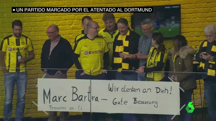 Frame 32.254806 de: El Borussia, indignado por jugar el partido sólo 24 horas después: "A mi hijo le temblaban las piernas" Frame 32.254806 de: El Borussia, indignado por jugar el partido sólo 24 horas después: "A mi hijo le temblaban las piernas"