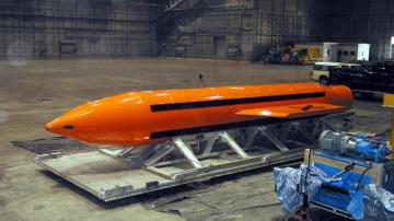 Un ejemplar de la bomba GBU-43 MOAB (Massive Ordenance Air Blast)