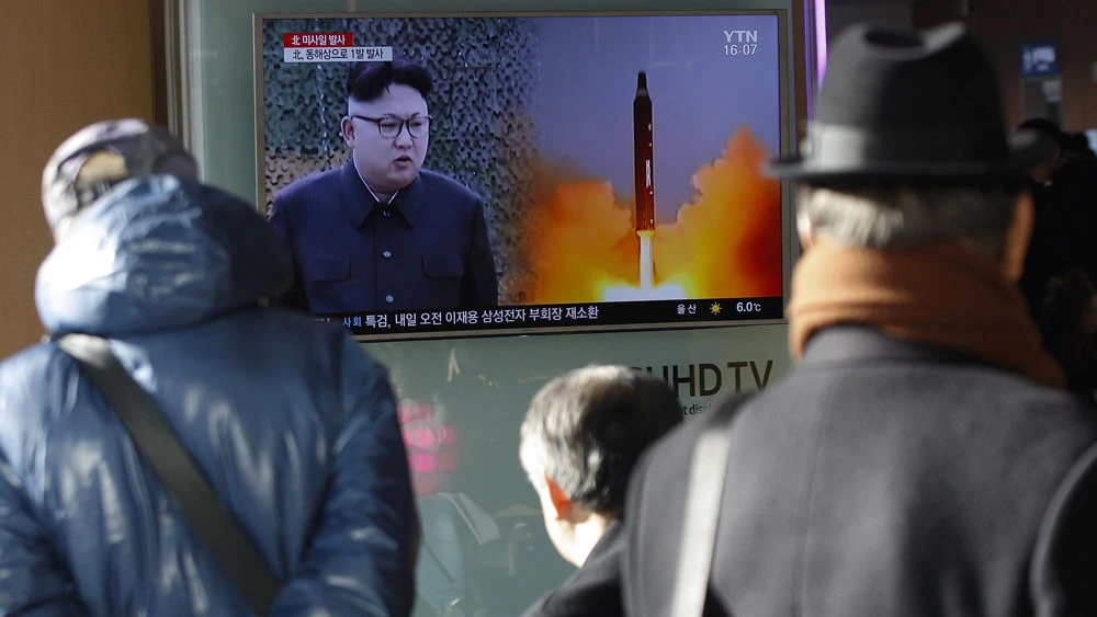 Una televisión informa sobre Pyongyang (Archivo) Una televisión informa sobre Pyongyang (Archivo)