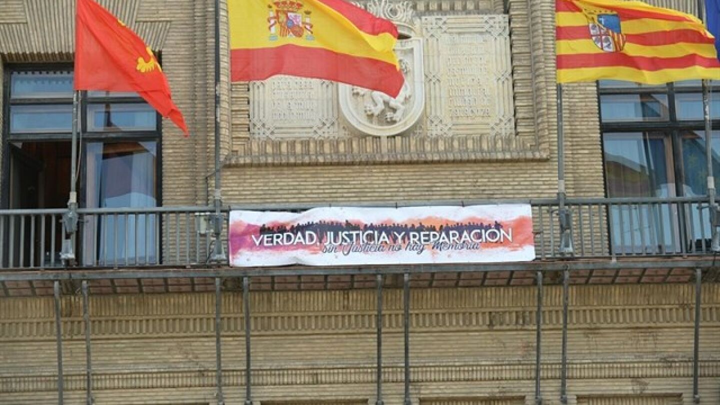 Pancarta que reivindica la Ley de la Memoria Hist&oacute;rica en Zaragoza