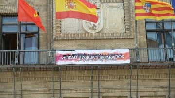 Pancarta que reivindica la Ley de la Memoria Histórica en Zaragoza