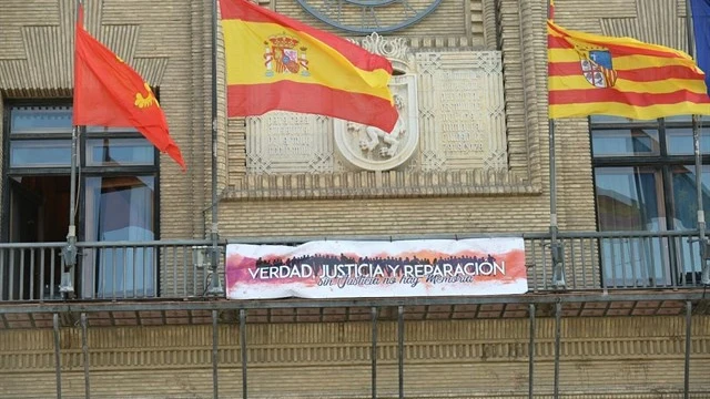 Pancarta que reivindica la Ley de la Memoria Histórica en Zaragoza