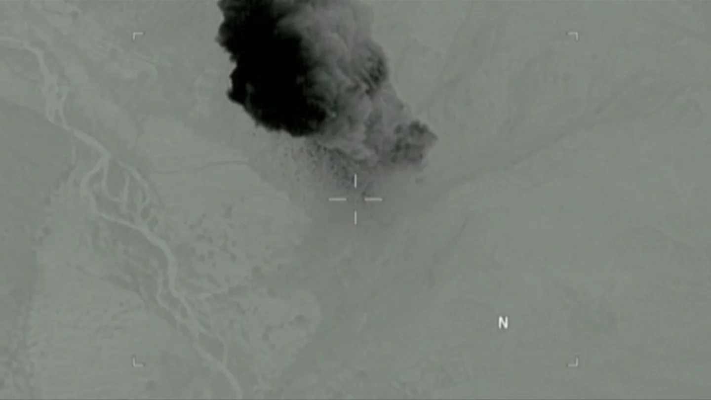 Frame 22.844909 de: El Pentágono hace público el vídeo de cómo explotó la "Madre de todas las bombas" en Afganistán Frame 22.844909 de: El Pentágono hace público el vídeo de cómo explotó la "Madre de todas las bombas" en Afganistán