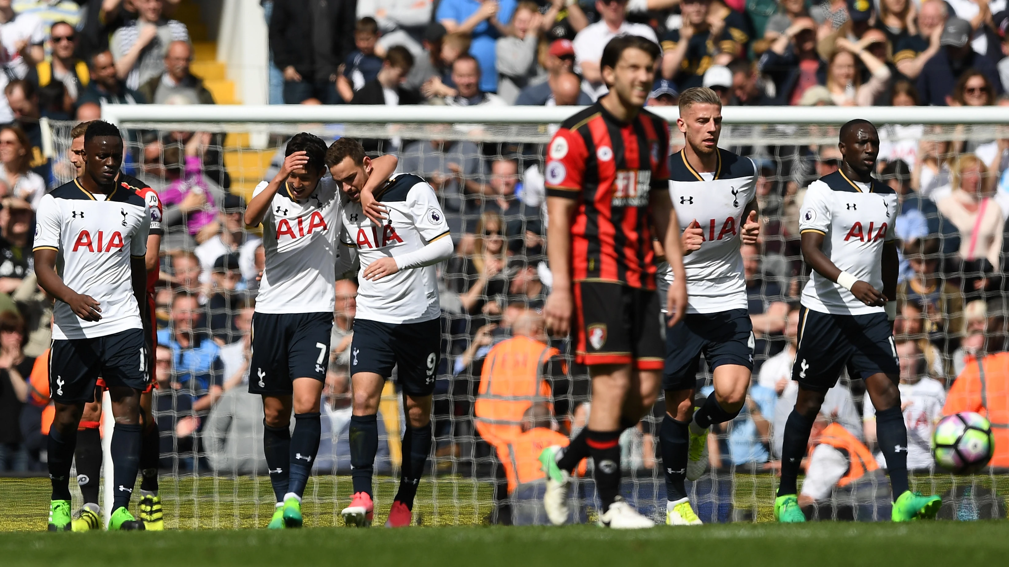 Janssen celebra su gol ante el Bournemouth