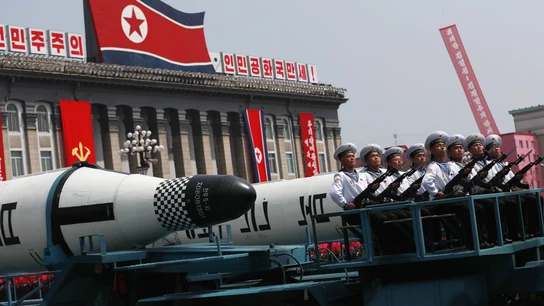 Pyongyang exhibe un posible nuevo misil de largo alcance en un desfile militar Pyongyang exhibe un posible nuevo misil de largo alcance en un desfile militar