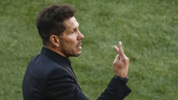 Simeone, en la banda