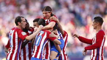 Los jugadores del Atlético celebran un gol