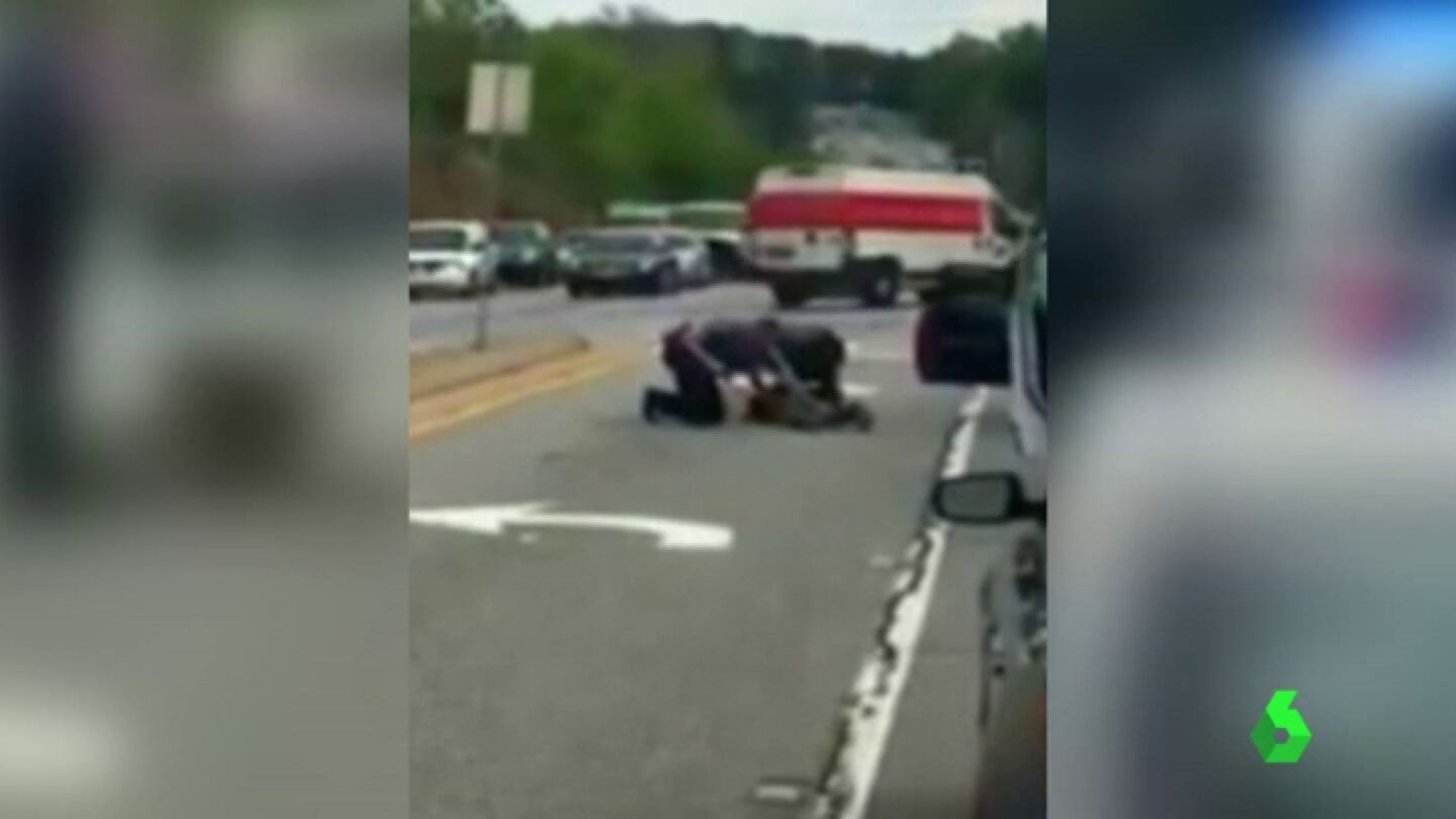 Despiden a dos polic&iacute;as por su agresi&oacute;n a un conductor en Estados Unidos