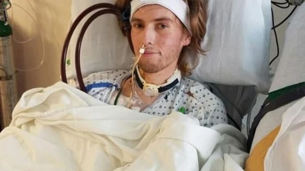 Riley Hancey durante su ingreso en el hospital Riley Hancey durante su ingreso en el hospital