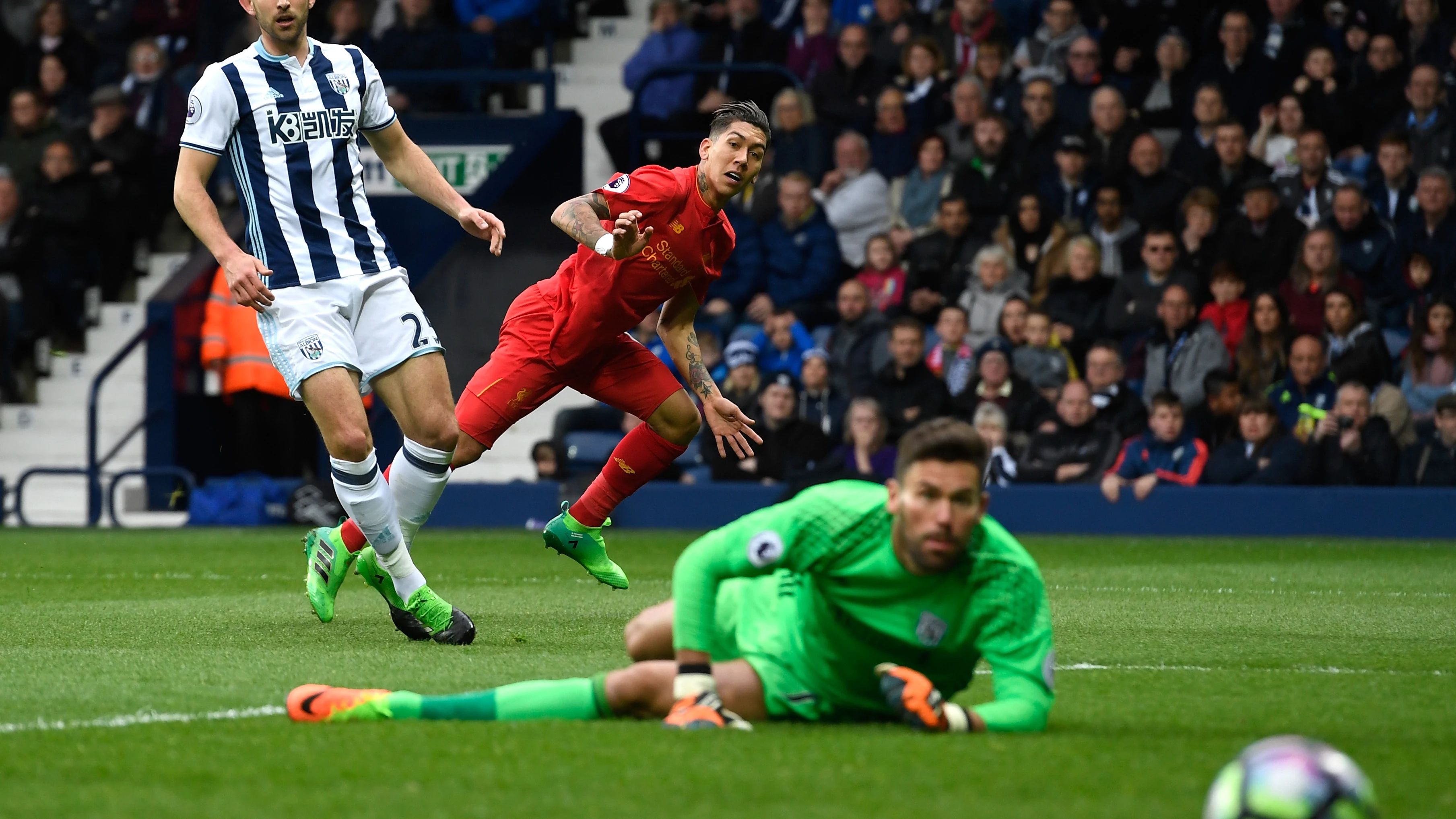 Roberto Firmino anota el 0-1 ante el West Bromwich