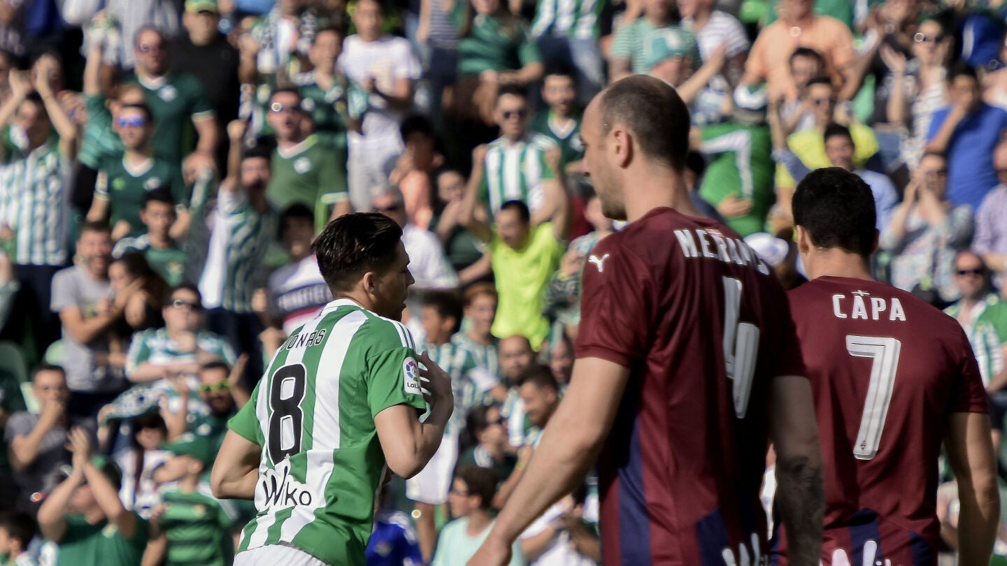 Jonas Martin celebra su gol ante el Betis