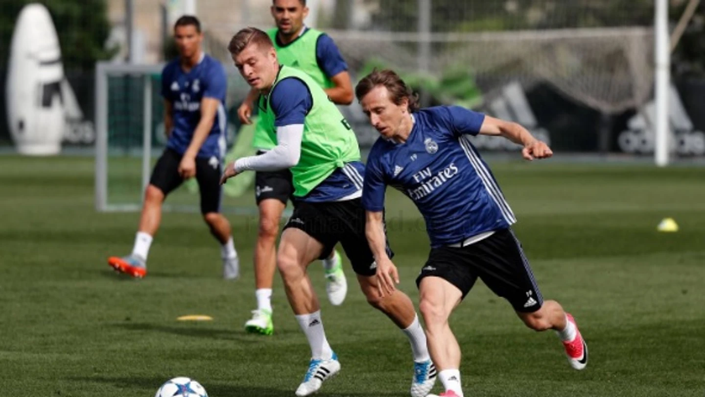 Modric y Kroos se ejercitan en Valdebebas Modric y Kroos se ejercitan en Valdebebas