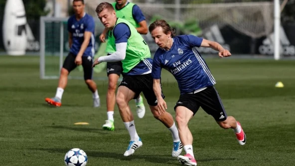 Modric y Kroos se ejercitan en Valdebebas Modric y Kroos se ejercitan en Valdebebas