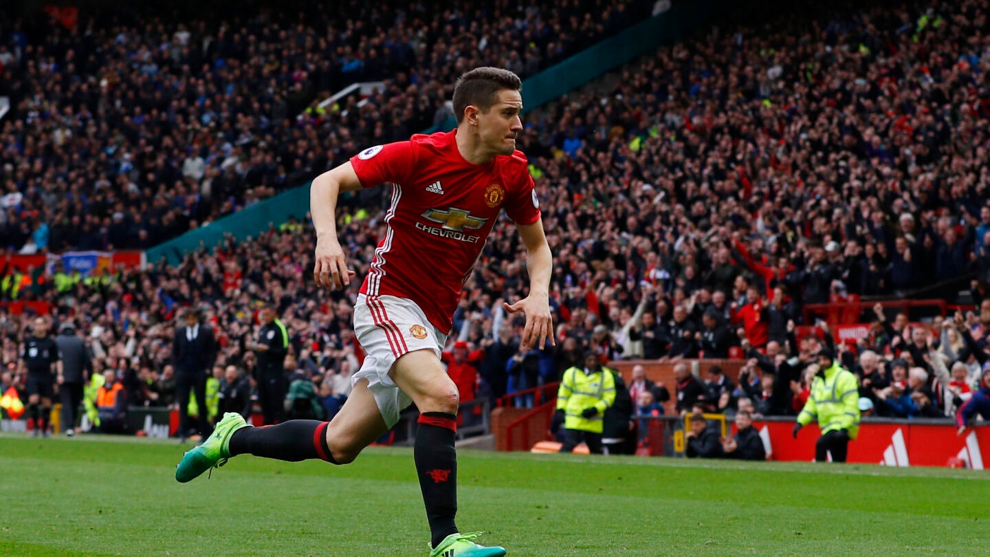 Ander Herrera celebra su gol ante el Chelsea